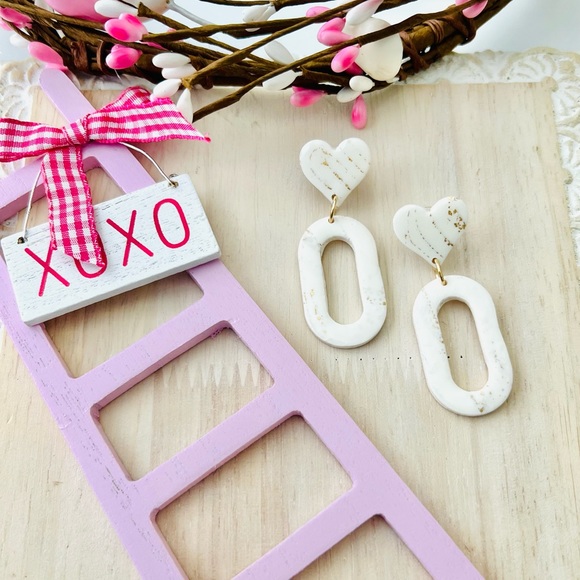 ❤️White and Gold Marbled Circular Heart Earrings - Picture 3 of 4